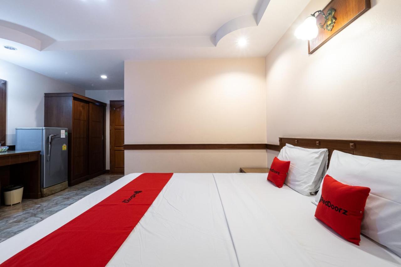 Reddoorz Navin Mansion 3 Pattaya Hotel ภายนอก รูปภาพ