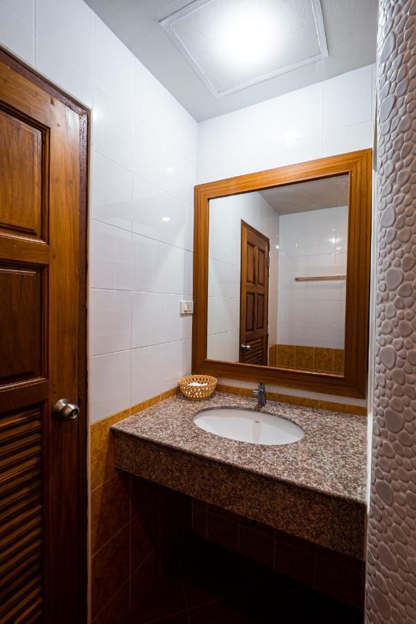 Reddoorz Navin Mansion 3 Pattaya Hotel ภายนอก รูปภาพ